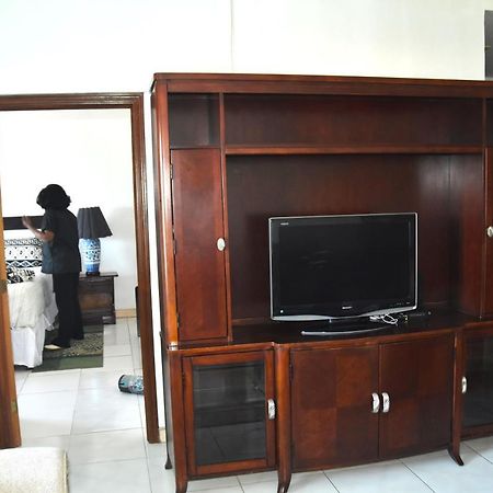 Embassy Deluxe Apartment 金斯敦 外观 照片