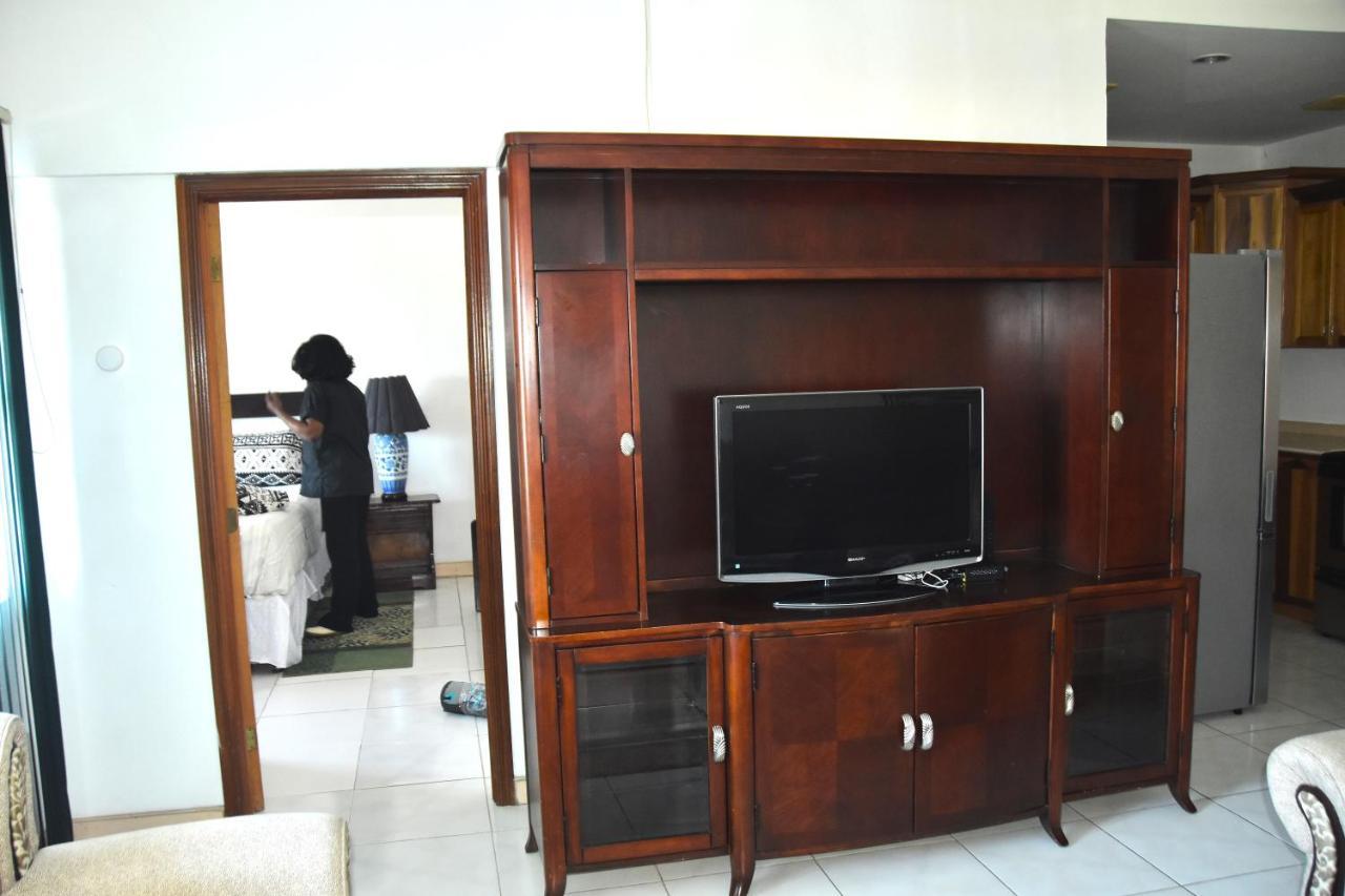 Embassy Deluxe Apartment 金斯敦 外观 照片