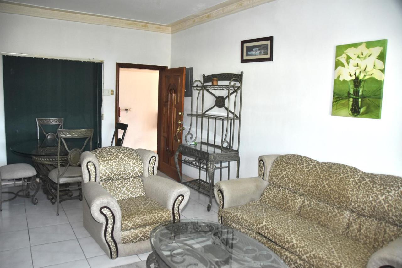 Embassy Deluxe Apartment 金斯敦 外观 照片