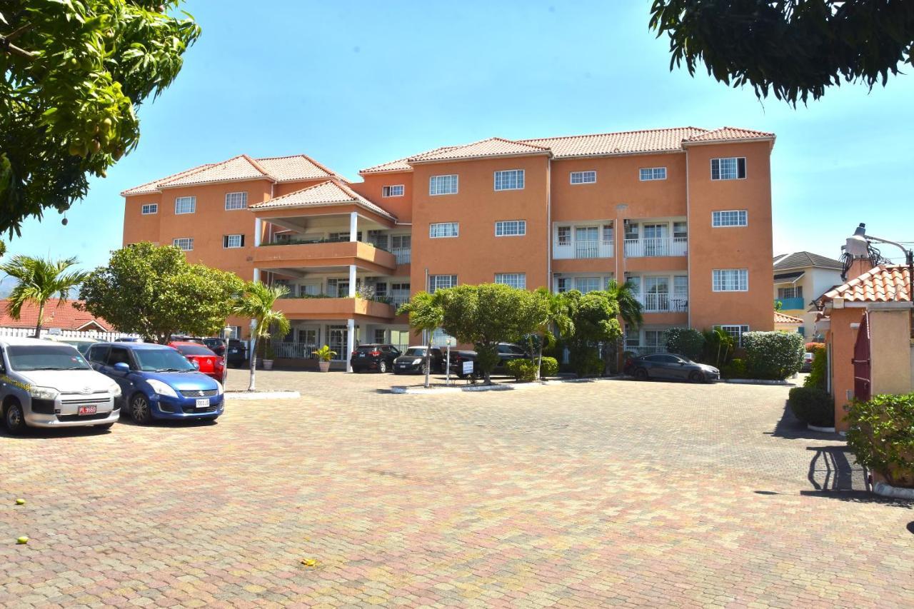 Embassy Deluxe Apartment 金斯敦 外观 照片