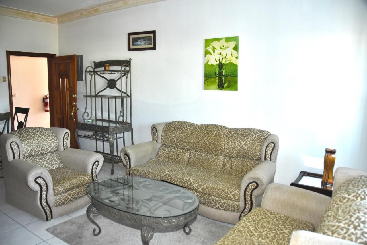 Embassy Deluxe Apartment 金斯敦 外观 照片