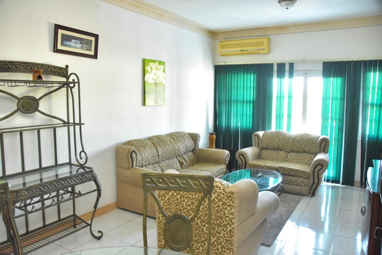 Embassy Deluxe Apartment 金斯敦 外观 照片
